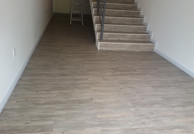 Giá sàn nhựa giả có keo