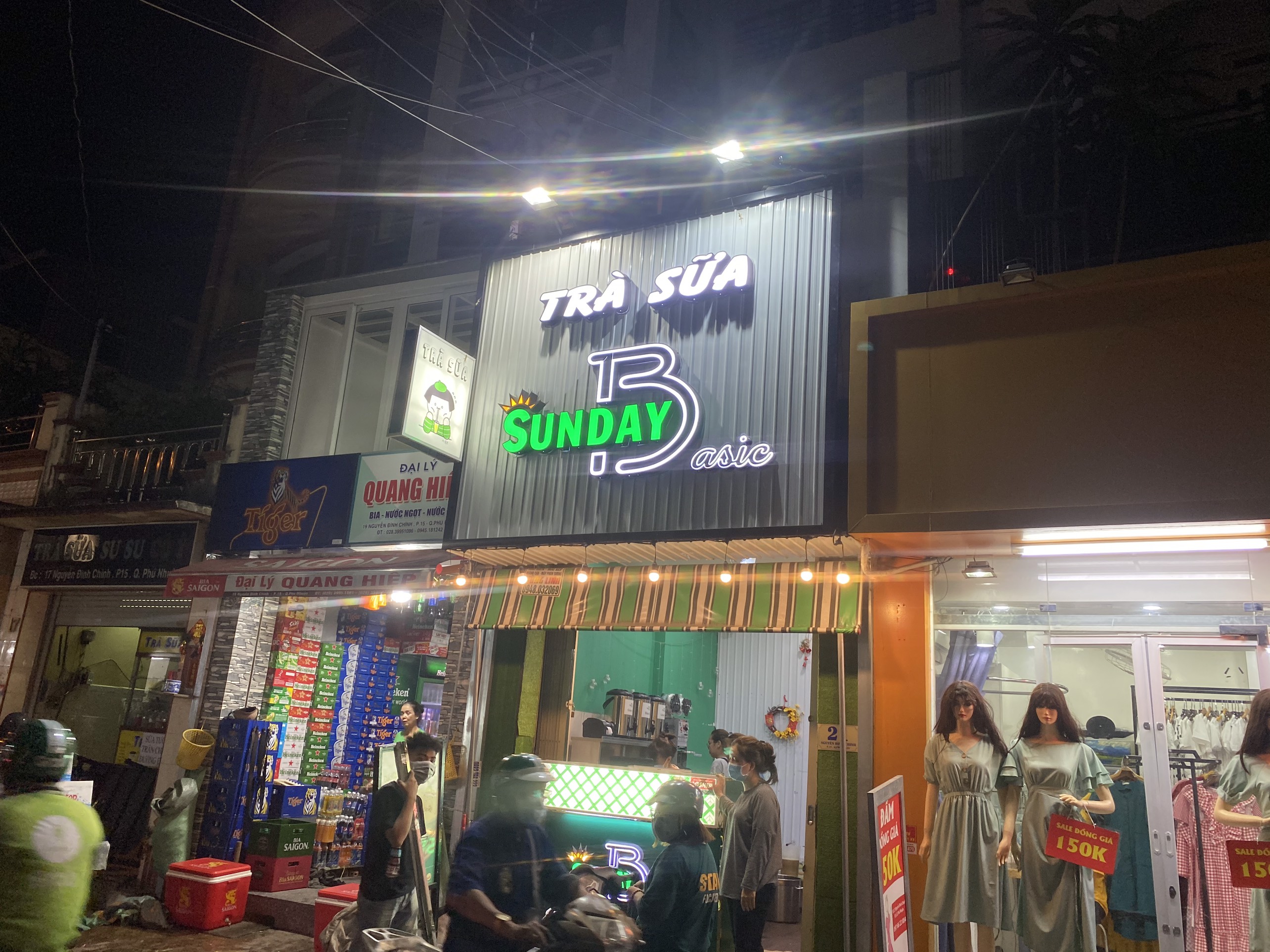 Đóng tủ quầy - Decor tường sàn - Thi công lắp đặt hệ thống đèn điện .