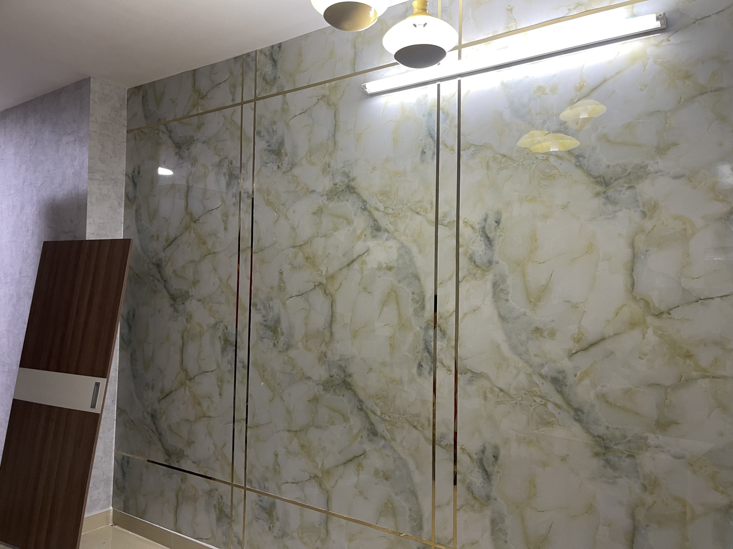 Thi công tấm ốp tường nhựa , tấm nhựa ốp tường giả đá cho chung cư tại Quận 11 TP HCM