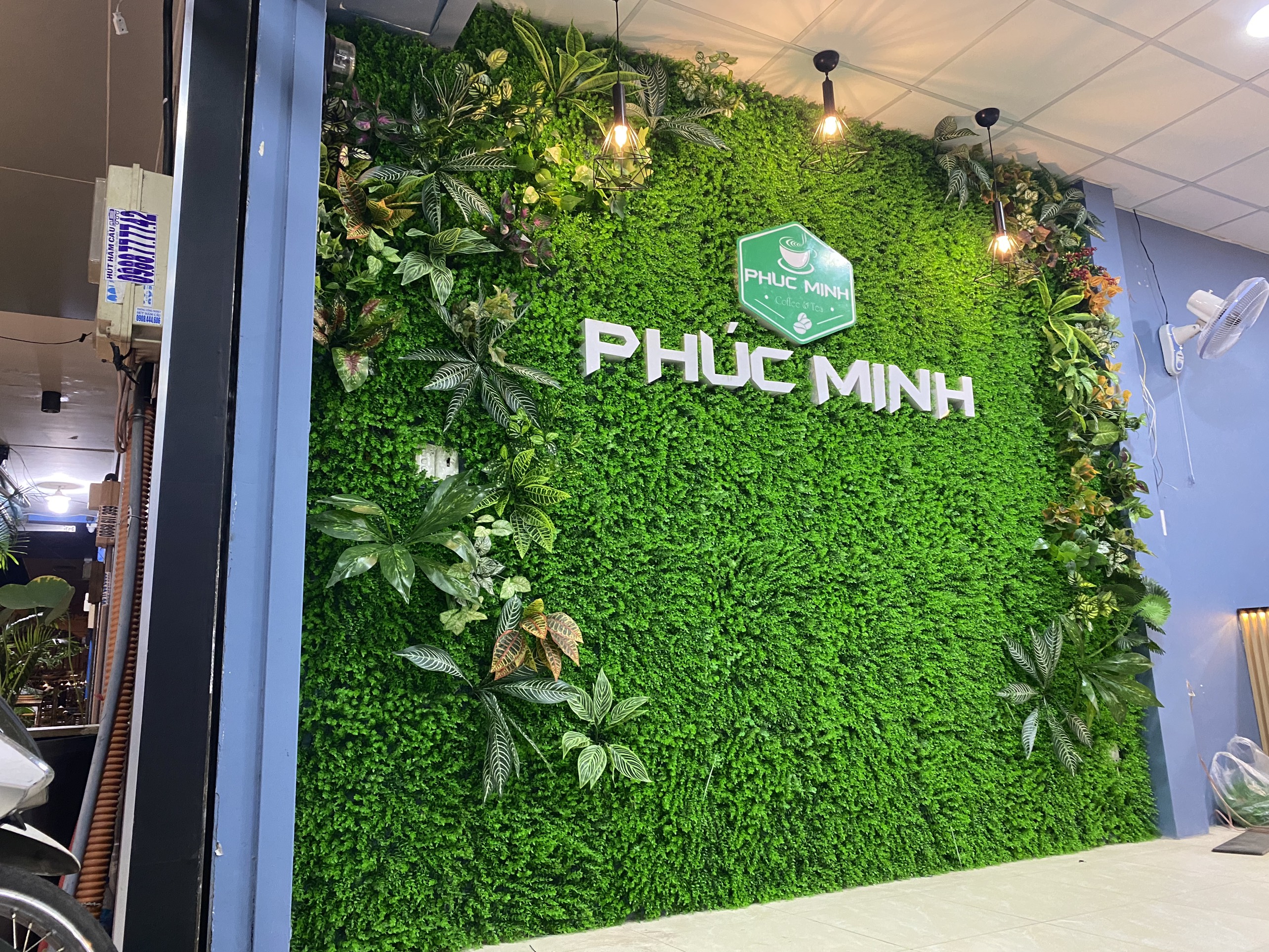 Đơn vị cung cấp và thi công trang trí bức tường cỏ - cỏ nhựa hàng đầu tại quận 2